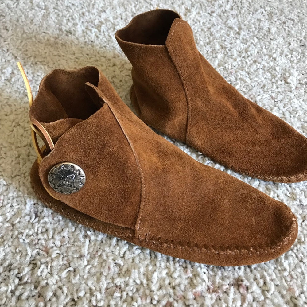 MINNETONKA MOCCASINS New No tags